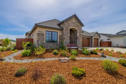 Exterior - 4121 Acadia Pl, Redding, CA 96001 photo 2 of 19