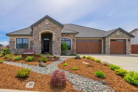 4121 Acadia Pl, Redding, CA 96001