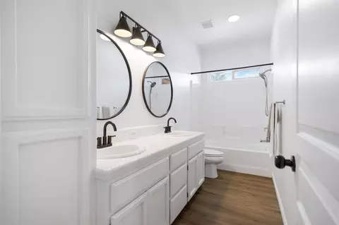 Bath - 3420 Showboat Ct, Redding, CA 96003 photo 1 of 2