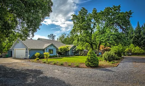 12825 Old Oregon Trl, Redding, CA 96003