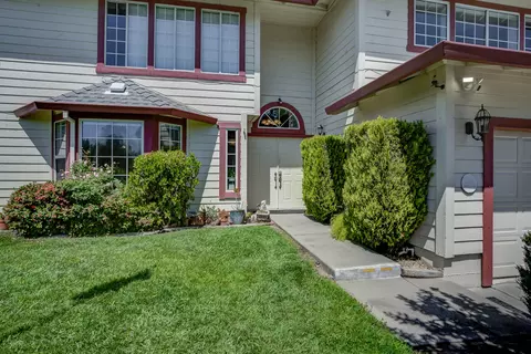 768 St Thomas Pkwy, Redding, CA 96003 photo 2