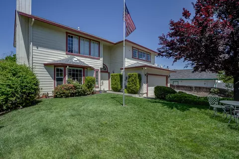 768 St Thomas Pkwy, Redding, CA 96003