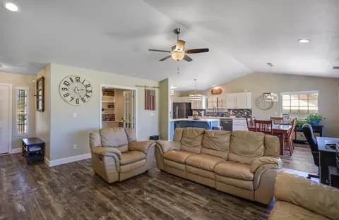 11549 La Costa Ct, Redding, CA 96003 photo 9