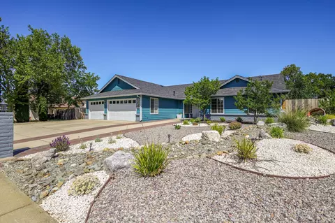 11549 La Costa Ct, Redding, CA 96003 photo 2