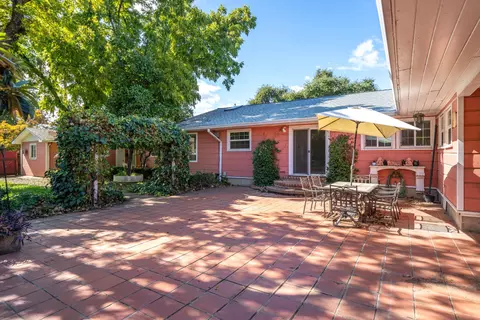 Exterior - 805 Gold St, Redding, CA 96001 photo 2 of 4