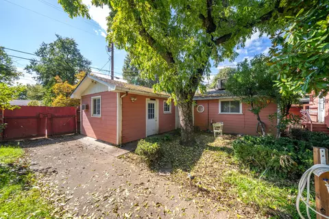 Exterior - 805 Gold St, Redding, CA 96001 photo 4 of 4