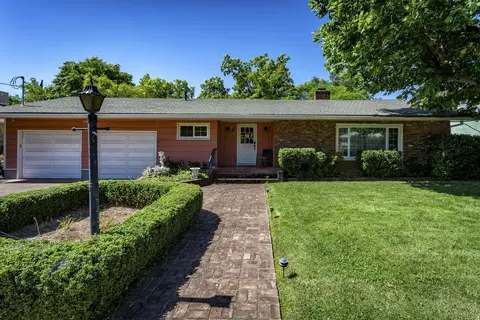 805 Gold St, Redding, CA 96001