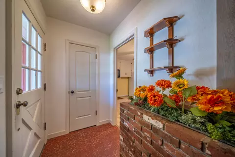 Entry Way - 805 Gold St, Redding, CA 96001 photo 1 of 1