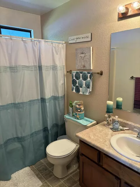 Bath - 2309 Snow Ln, Redding, CA 96003 photo 1 of 2