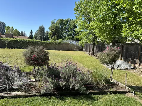 Exterior - 2309 Snow Ln, Redding, CA 96003 photo 3 of 7