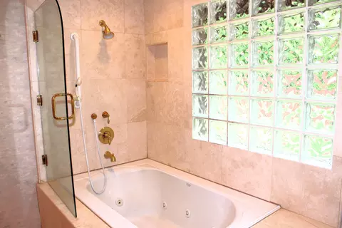 Bath - 3774 Ricardo Ave, Redding, CA 96002 photo 3 of 4