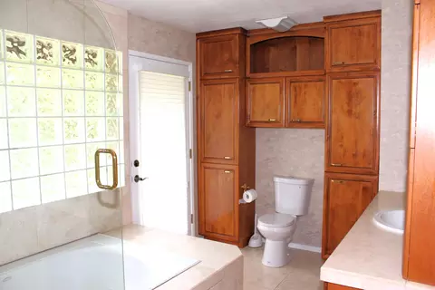 Bath - 3774 Ricardo Ave, Redding, CA 96002 photo 2 of 4