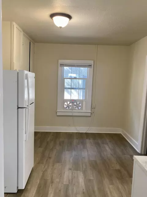 Kitchen - 10301032 Locust St, Redding, CA 96001 photo 2 of 3