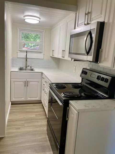 Kitchen - 10301032 Locust St, Redding, CA 96001 photo 1 of 3