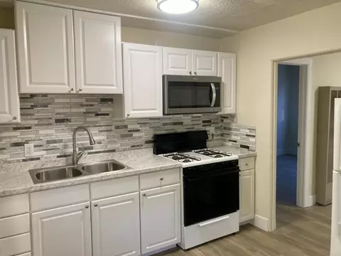 Kitchen - 10301032 Locust St, Redding, CA 96001 photo 3 of 3