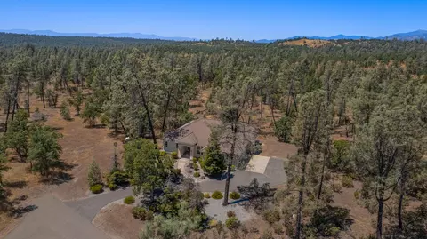 16325 Canto De Las Lupine Dr, Redding, CA 96001