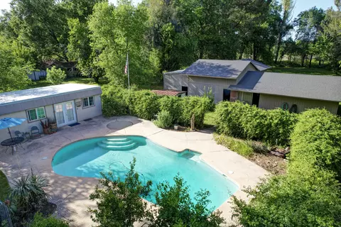 Exterior - 2980 Sacramento Dr, Redding, CA 96001 photo 13 of 34