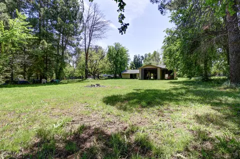 Exterior - 2980 Sacramento Dr, Redding, CA 96001 photo 5 of 34