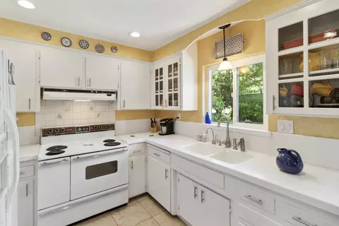Kitchen - 2980 Sacramento Dr, Redding, CA 96001 photo 1 of 2