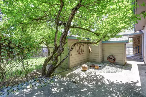 Exterior - 2980 Sacramento Dr, Redding, CA 96001 photo 21 of 34