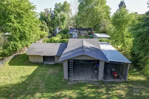 Exterior - 2980 Sacramento Dr, Redding, CA 96001 photo 4 of 34