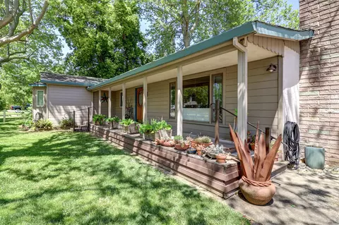 Exterior - 2980 Sacramento Dr, Redding, CA 96001 photo 32 of 34