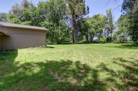 Exterior - 2980 Sacramento Dr, Redding, CA 96001 photo 8 of 34