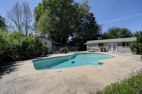 Exterior - 2980 Sacramento Dr, Redding, CA 96001 photo 15 of 34