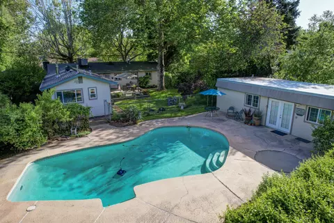 Exterior - 2980 Sacramento Dr, Redding, CA 96001 photo 3 of 34