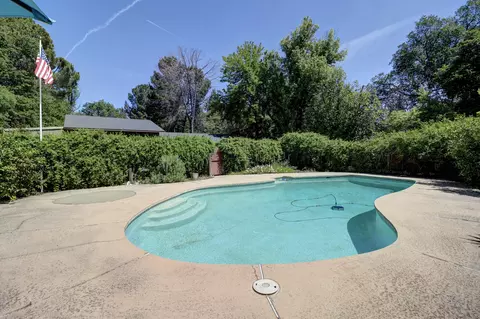 Exterior - 2980 Sacramento Dr, Redding, CA 96001 photo 14 of 34