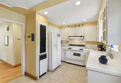 Kitchen - 2980 Sacramento Dr, Redding, CA 96001 photo 2 of 2