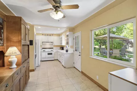 Entry Way - 2980 Sacramento Dr, Redding, CA 96001 photo 3 of 3