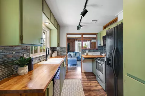 1457 Buena Vista St, Shasta Lake, CA 96019