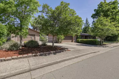 2338 Harlan Dr, Redding, CA 96003