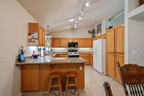 11527 Amir Ct, Redding, CA 96003 photo 9