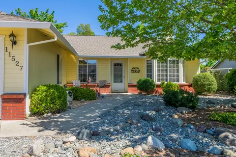 11527 Amir Ct, Redding, CA 96003 photo 3