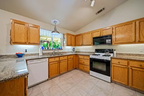 11527 Amir Ct, Redding, CA 96003 photo 10