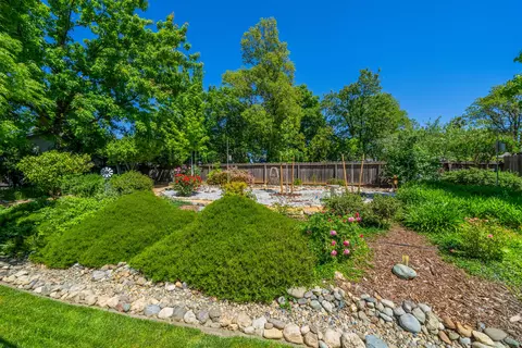 11527 Amir Ct, Redding, CA 96003 photo 32