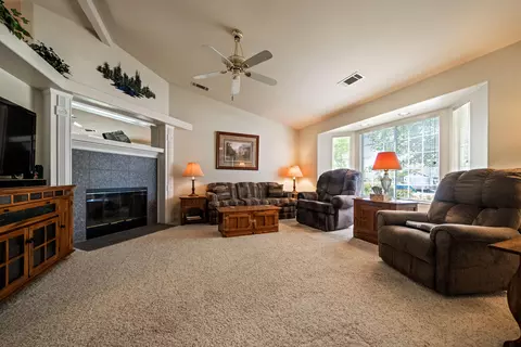 11527 Amir Ct, Redding, CA 96003 photo 6