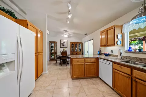 11527 Amir Ct, Redding, CA 96003 photo 13