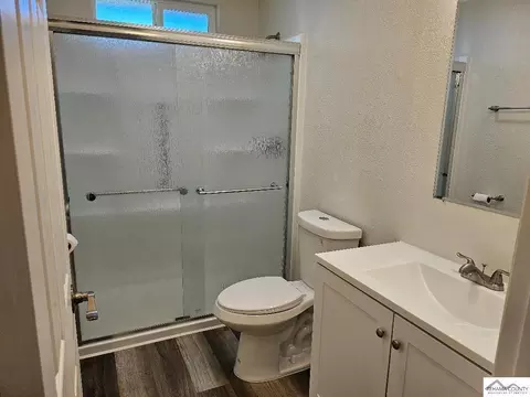 Bath - 1471 2nd St, Anderson, CA 96007 photo 1 of 1