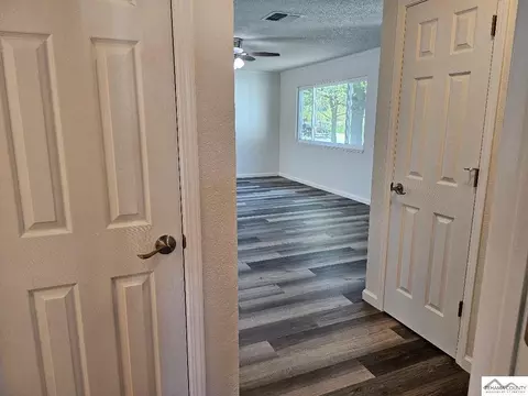 Entry Way - 1471 2nd St, Anderson, CA 96007 photo 2 of 2