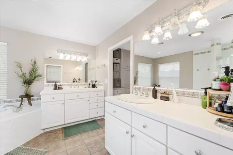 Bath - 21249 Shelly Ln, Anderson, CA 96007 photo 1 of 11
