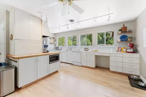 Kitchen - 21249 Shelly Ln, Anderson, CA 96007 photo 1 of 4