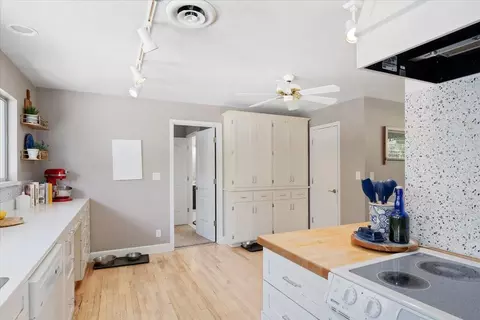 Kitchen - 21249 Shelly Ln, Anderson, CA 96007 photo 4 of 4