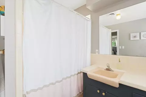 Bath - 21249 Shelly Ln, Anderson, CA 96007 photo 11 of 11