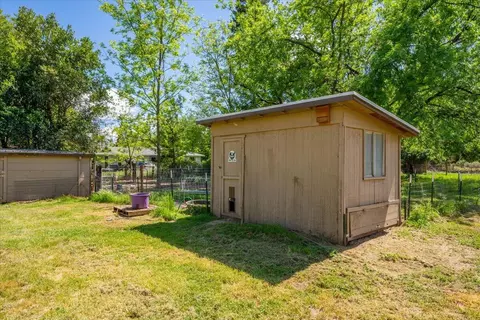 Exterior - 21249 Shelly Ln, Anderson, CA 96007 photo 21 of 27