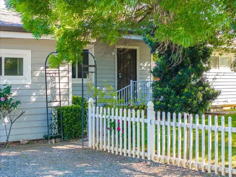 19365 Hill St, Anderson, CA 96007