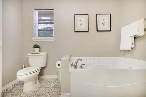 Bath - 30622 Figaro Dr, Shingletown, CA 96088 photo 5 of 5