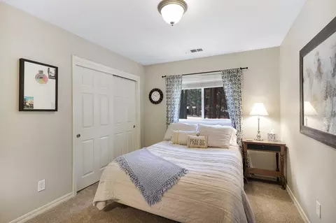 Bedroom - 30622 Figaro Dr, Shingletown, CA 96088 photo 3 of 9